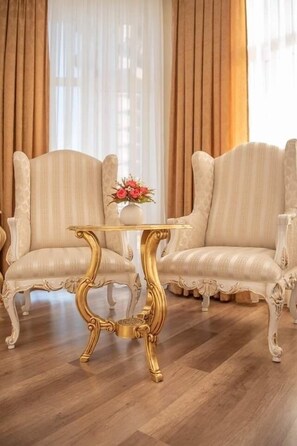 Luxury Double Room | Living area | LCD TV - Otantik Shumen (Shumen)