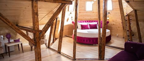 Honeymoon kamer | Een strijkplank/strijkijzer, gratis babybedden, gratis wifi, beddengoed