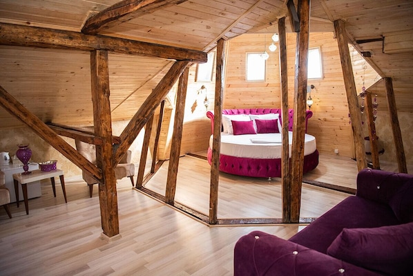 Honeymoon Room | Iron/ironing board, free cribs/infant beds, free WiFi, bed sheets - Otantik Shumen (Shumen)