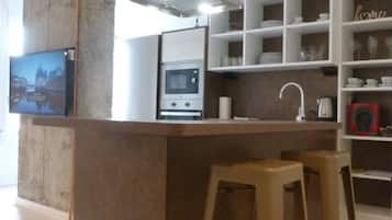 Refrigerador, microondas, horno y lavavajillas
