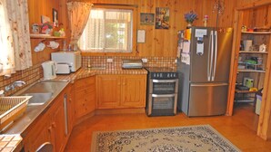 Private kitchen - Cosy Cabin - PET Friendly (Inverloch)