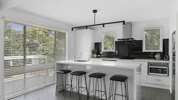 Nhà (2 Bedrooms) | Bếp riêng