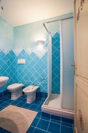 Shower, bidet - Belvedere Suite G (Olbia)