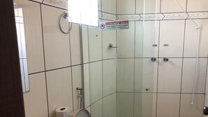 Quarto triplo tradicional | Banheiro