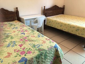 Habitació familiar | Minibar, escriptori i espai de treball apte per a portàtils 