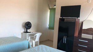 Quarto casal ou duplo luxo, vista parcial para o lago