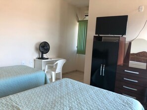 デラックス ダブルまたはツインルーム パーシャルレイクビュー | ミニバー、デスク、ノートパソコン用作業スペース、WiFi (無料)