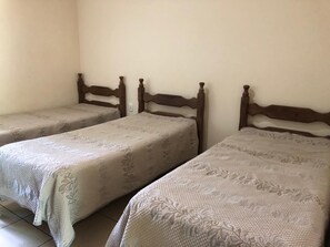 Traditional Triple Room | Minibar, desk, laptop workspace, free WiFi - Mirante Do Lago Hotel (Pimenta)