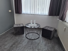 高级双人房 | 高档床上用品、遮光窗帘、隔音、免费 WiFi