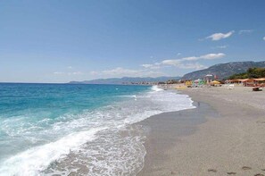 In Strandnähe, Cabañas (kostenlos), Liegestühle, Sonnenschirme