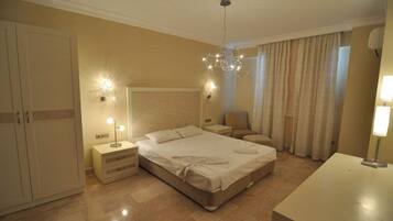 Individuell eingerichtet, Schreibtisch, schallisolierte Zimmer