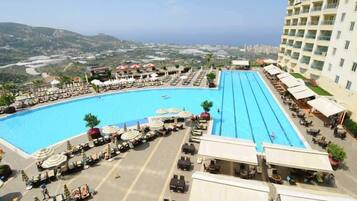 Außenpool, Liegestühle