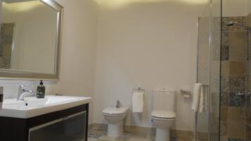 Gratis toiletartikler, hårtørrer, håndklæder