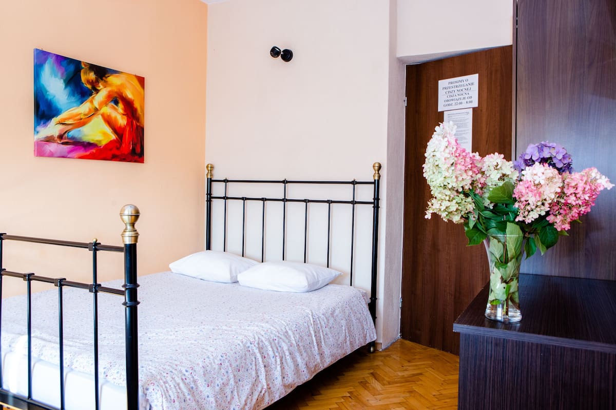 Triple Room, Private Bathroom | WiFi (free), bed sheets