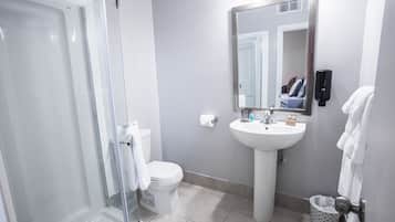 Kamar Single Ekonomi | Kamar mandi | Handuk