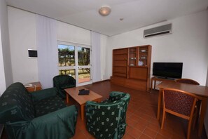 Maisonette | Private kitchen | Coffee/tea maker, electric kettle