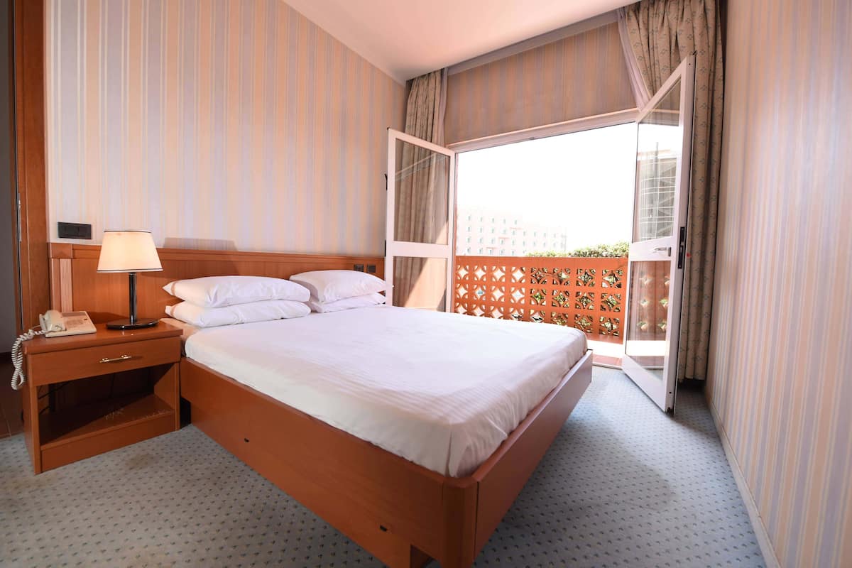 Maisonette | 1 bedroom, free minibar items, in-room safe, individually decorated