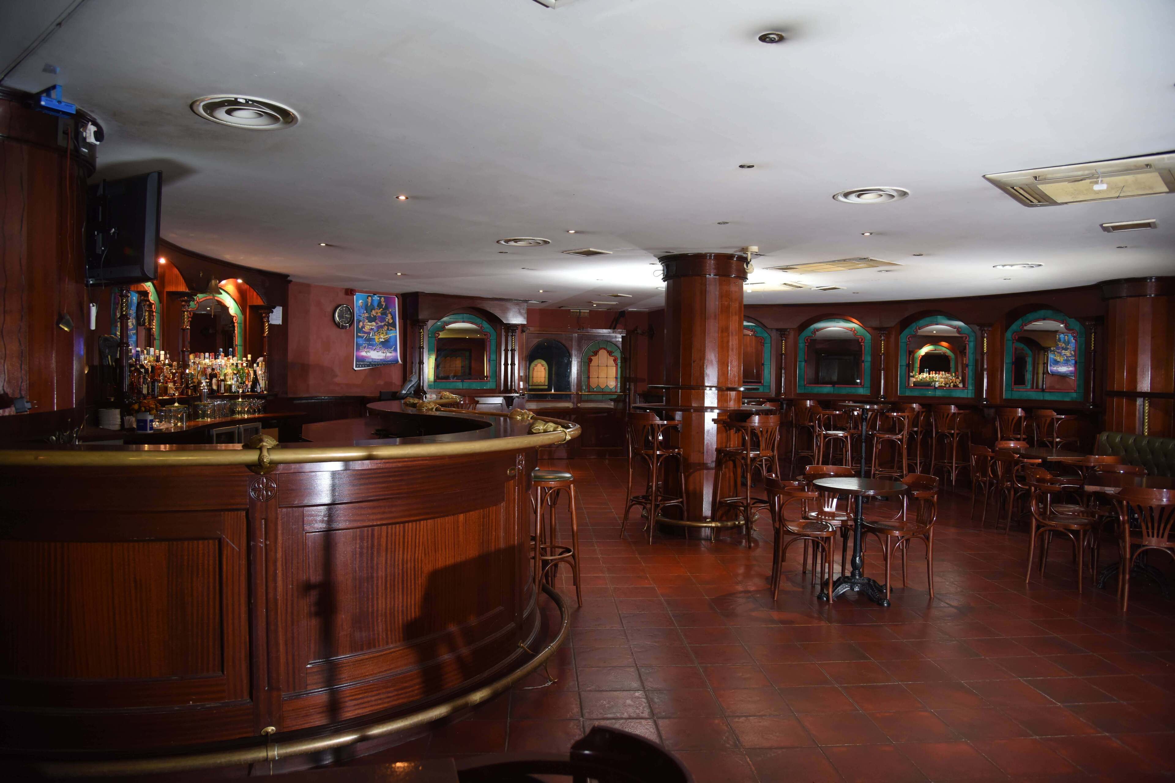 2 quầy bar/khu lounge, quán rượu 