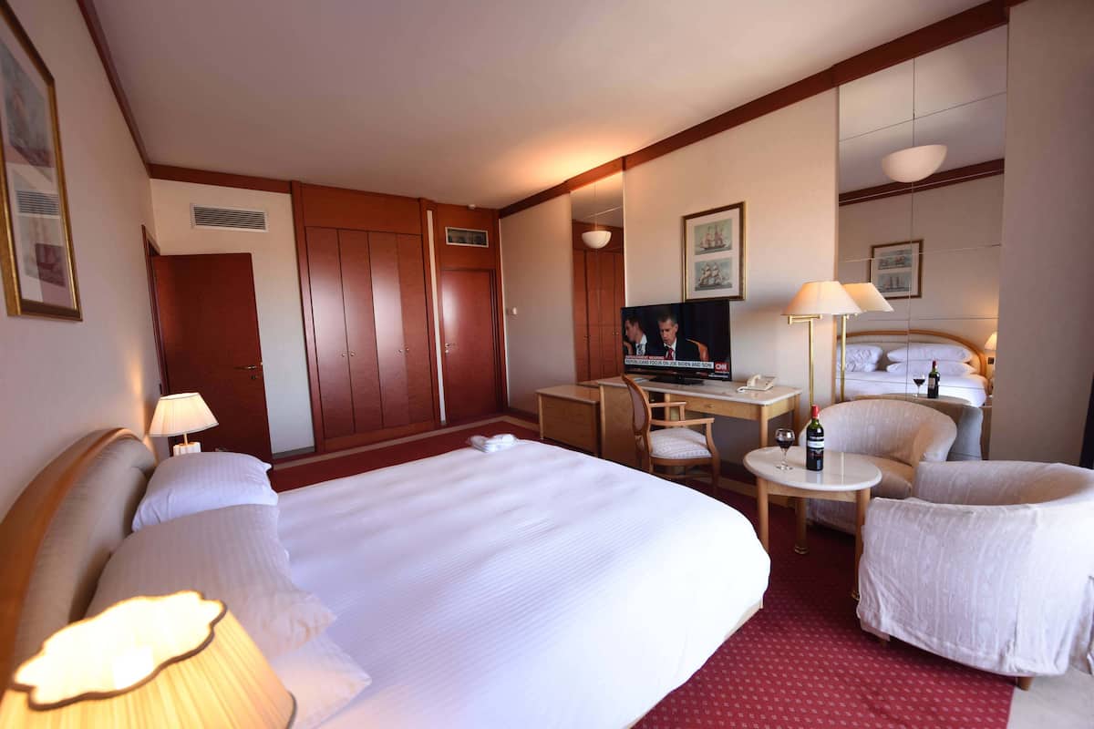 Executive Suite | 1 bedroom, free minibar items, in-room safe, individually decorated