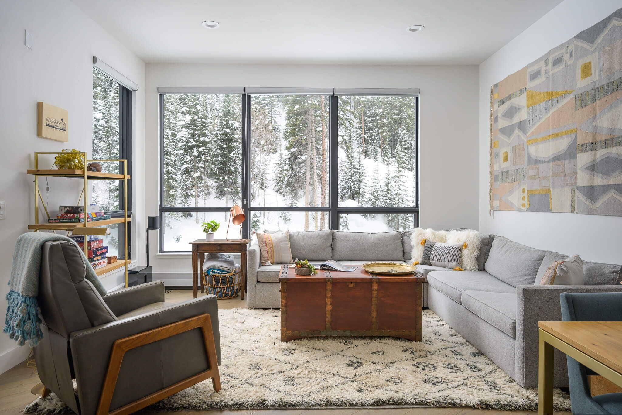 Smart TV, fireplace, stereo