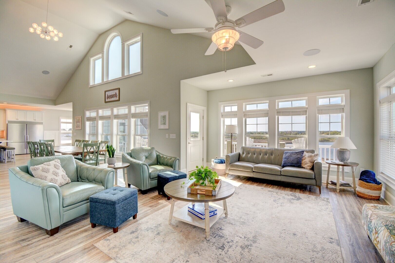 Smart-tv, videospil, dvd-afspiller, bordtennisbord