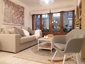 Télévision, cheminée, Netflix, livres