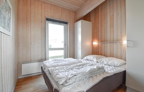 4 bedrooms, travel crib, free WiFi - Stunning home in Faaborg with sauna (Faaborg)