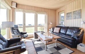 TV, fireplace, DVD player - Stunning home in Faaborg with sauna (Faaborg)