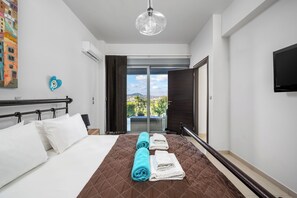 4 chambres, coffres-forts dans les chambres, fer et planche à repasser