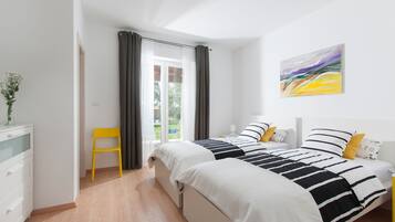 4 habitaciones, caja de seguridad en la habitación y escritorio