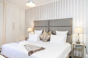 Premium Twin Room | Premium bedding, Select Comfort beds, minibar, in-room safe - Enjoy Guest House (East London)