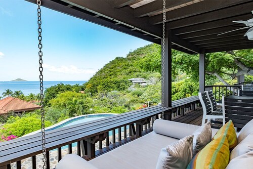 Villa de luxe de 4 chambres située à 100 mètres au-dessus de la mer des Caraïbes