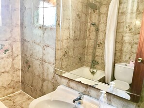 Baignoire, serviettes fournies