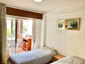 2 chambres, fer et planche à repasser, draps fournis