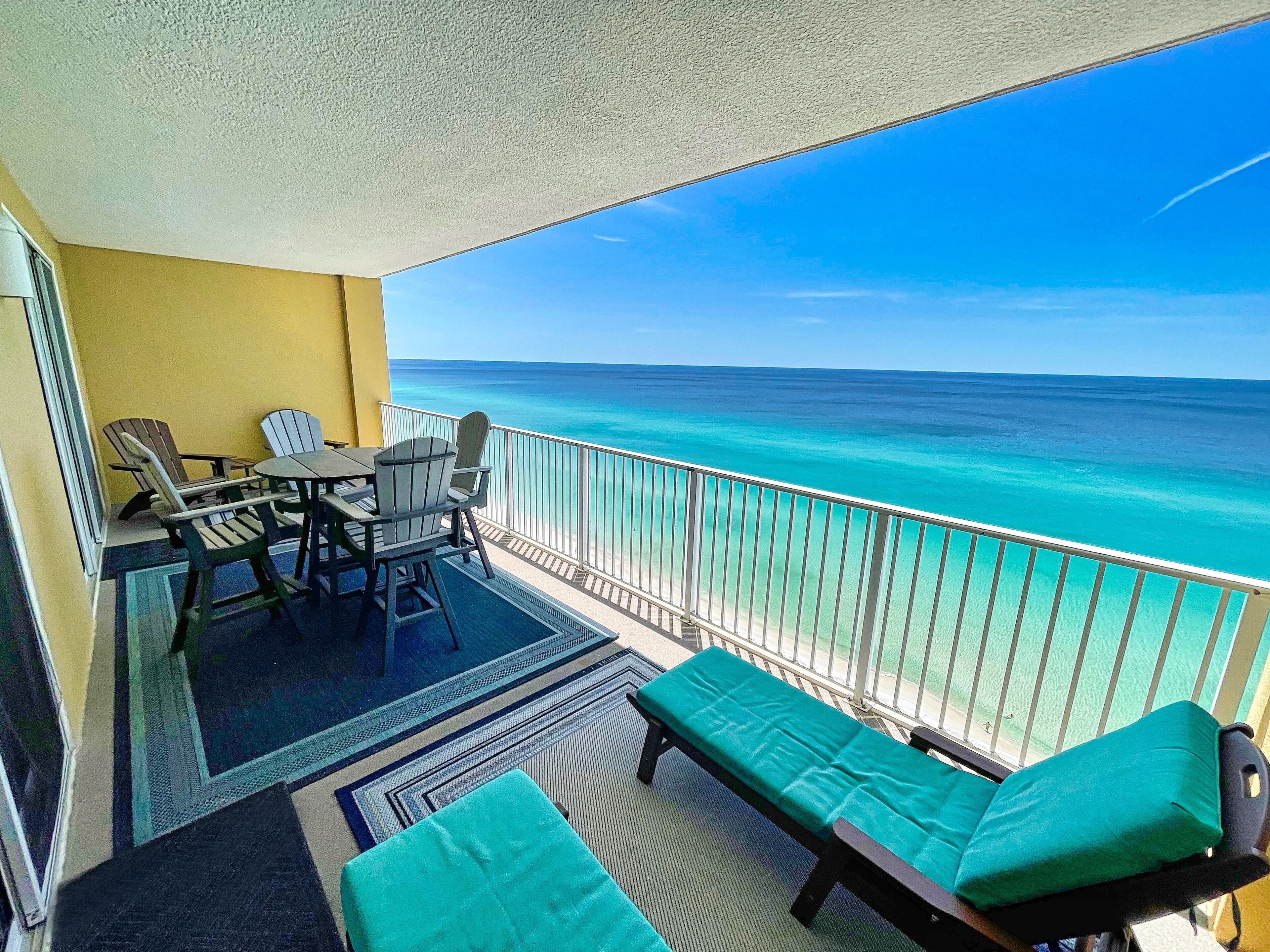 Five Star, Platinum, Beach-Front Condo with Huge Balcony, Free Beach Chairs!