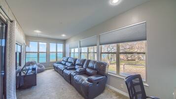 House, 4 Bedrooms | Living area | Smart TV, DVD player