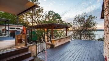 House, 4 Bedrooms | Property grounds