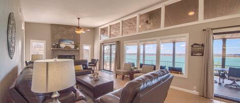 House, 4 Bedrooms | Living room