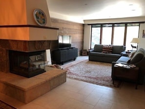 Condo, 1 Bedroom | Living area