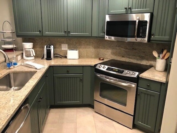 Condo, 1 Bedroom | Private kitchen