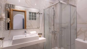 Comfort Apartment (No Balcony) | Bathroom | Shower, hair dryer, towels, soap