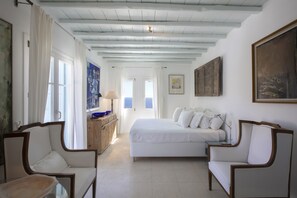 Villa Luxe, plusieurs chambres, piscine privée, vue mer | 7 chambres, décoration personnalisée, ameublement personnalisé, bureau