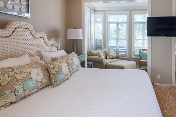 4 bedrooms, iron/ironing board, WiFi (free), bed sheets