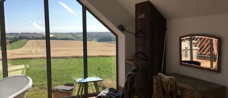 Appartement, salle de bains attenante | Vue depuis lâhĂ©bergement
