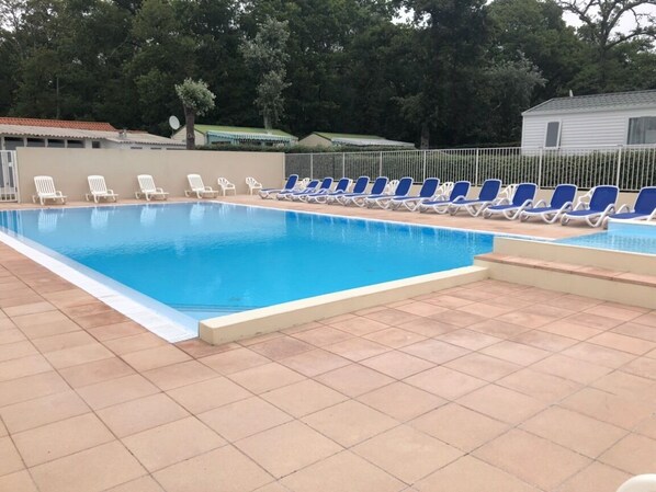 Indoor pool, seasonal outdoor pool, pool loungers