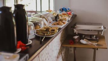 Free daily buffet breakfast