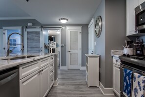 Réfrigérateur, micro-ondes, four, lave-vaisselle