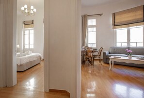 Apartamento, 2 habitaciones, terraza | Zona de estar | Una televisión de pantalla plana