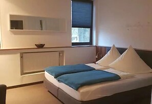 Phòng đôi | Nôi (giường cho trẻ sơ sinh) miễn phí, giường gấp/giường phụ (phụ phí) 