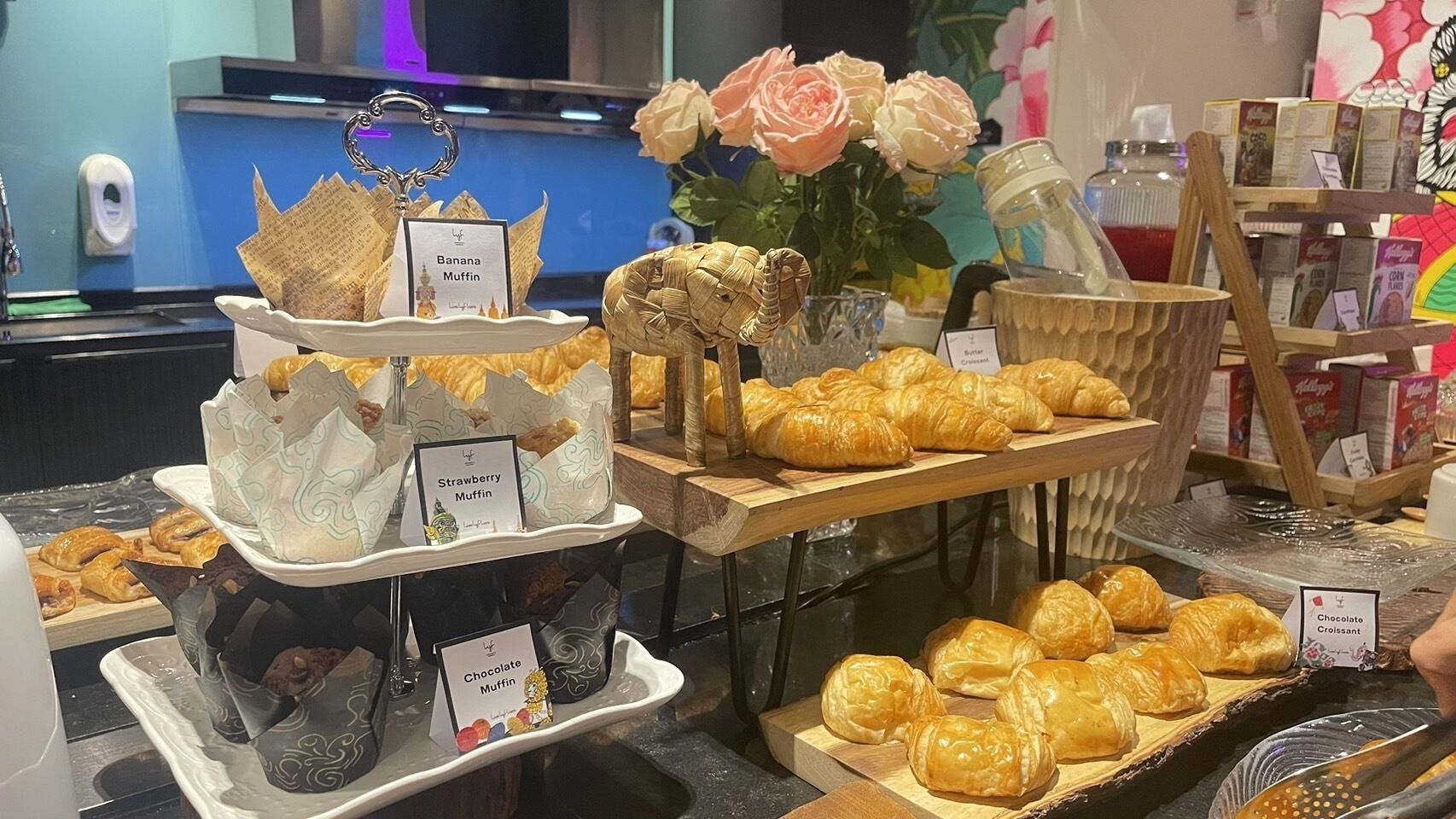 daily continental breakfast (thb 199 per person)